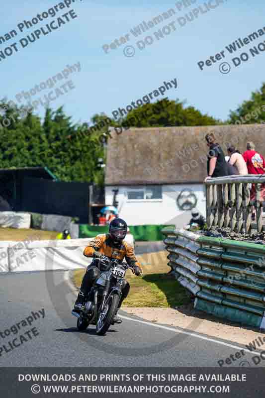 Vintage motorcycle club;eventdigitalimages;mallory park;mallory park trackday photographs;no limits trackdays;peter wileman photography;trackday digital images;trackday photos;vmcc festival 1000 bikes photographs